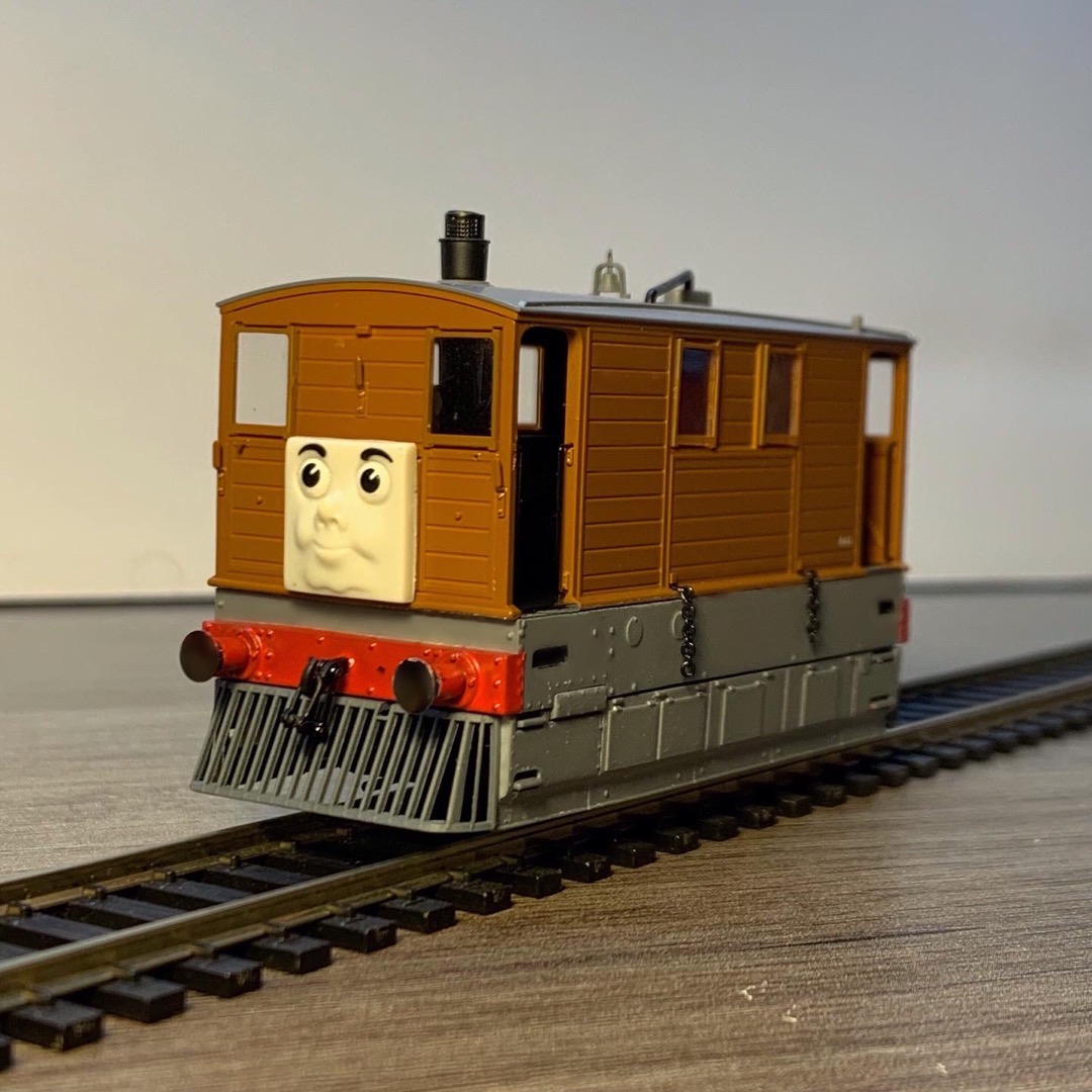 Tales From Sodor on Train Siding: The Rapido J70 as Toby. Needs blue paintwork, lettering/numbering, etc. #modelrailway #00gauge #tram #steam
#thomasthetankengine...