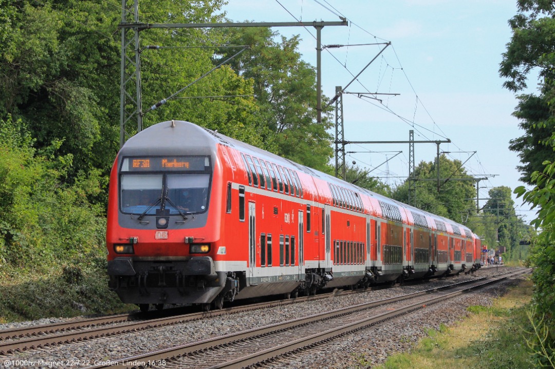 114 007 on Train Siding: Am 23.7.22 als ich mit einem Kumpel in Großen-Linden war, konnte ich diesen Steuerwagen der Bauart 761.9 als RE30 nach Marburg
fotografieren,...