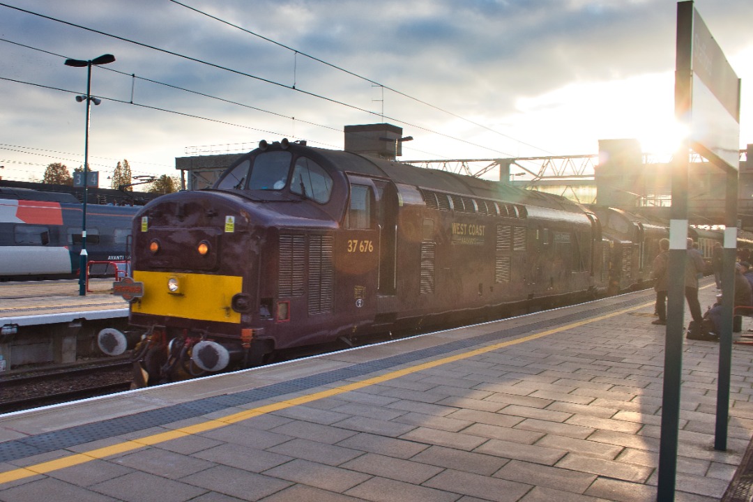 Chris Pindar on Train Siding: They also served... The Whistling Geordie was brougt as far as Crewe by 37676 and 37668. 40145 was ably backed up by 57310 at the
rear of...