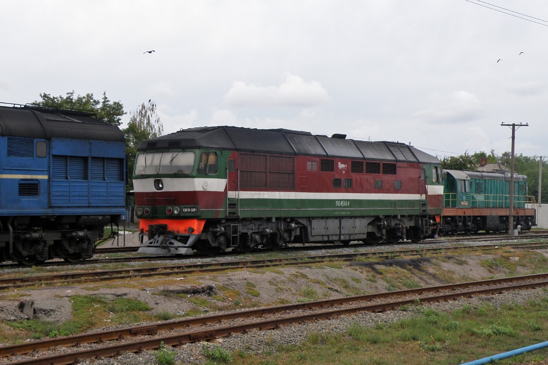 Yurko Slyusar on Train Siding: Diesel locomotive TEP70-0284 at the Bakhmach-Pasazhyrsky station of Chernihiv region of Ukraine. 19.09.2010