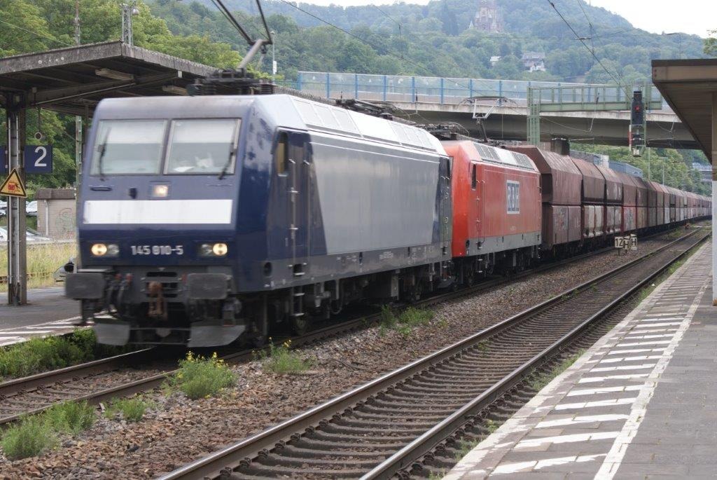 heingold1969 on Train Siding: RBH Loc 145 810-5 in dubbeltractie passeert met kolentrein station Königswinter 04-06-2022