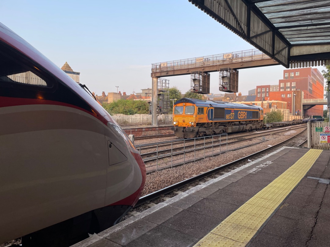 Andrea Worringer on Train Siding: GBRF class 66 passing Lincoln early in the morning, with my Azuma to London in the foreground.