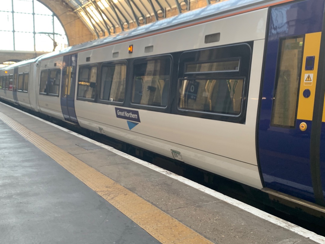Mista Matthews on Train Siding: A few photos around Kings Cross this morning. On my way up to Edinburgh for my birthday!