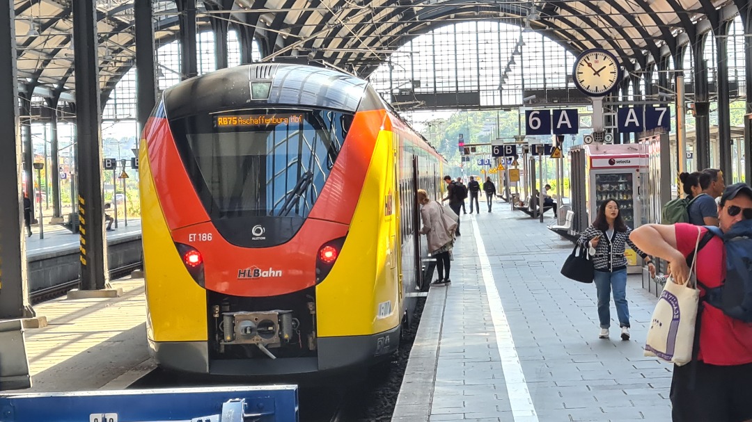 TheTrainSpottingTrucker on Train Siding: A selection of other shots from my day in the Frankfurt area. 1440 186 sits at Wiesbaden before heading to
Aschaffenburg with...