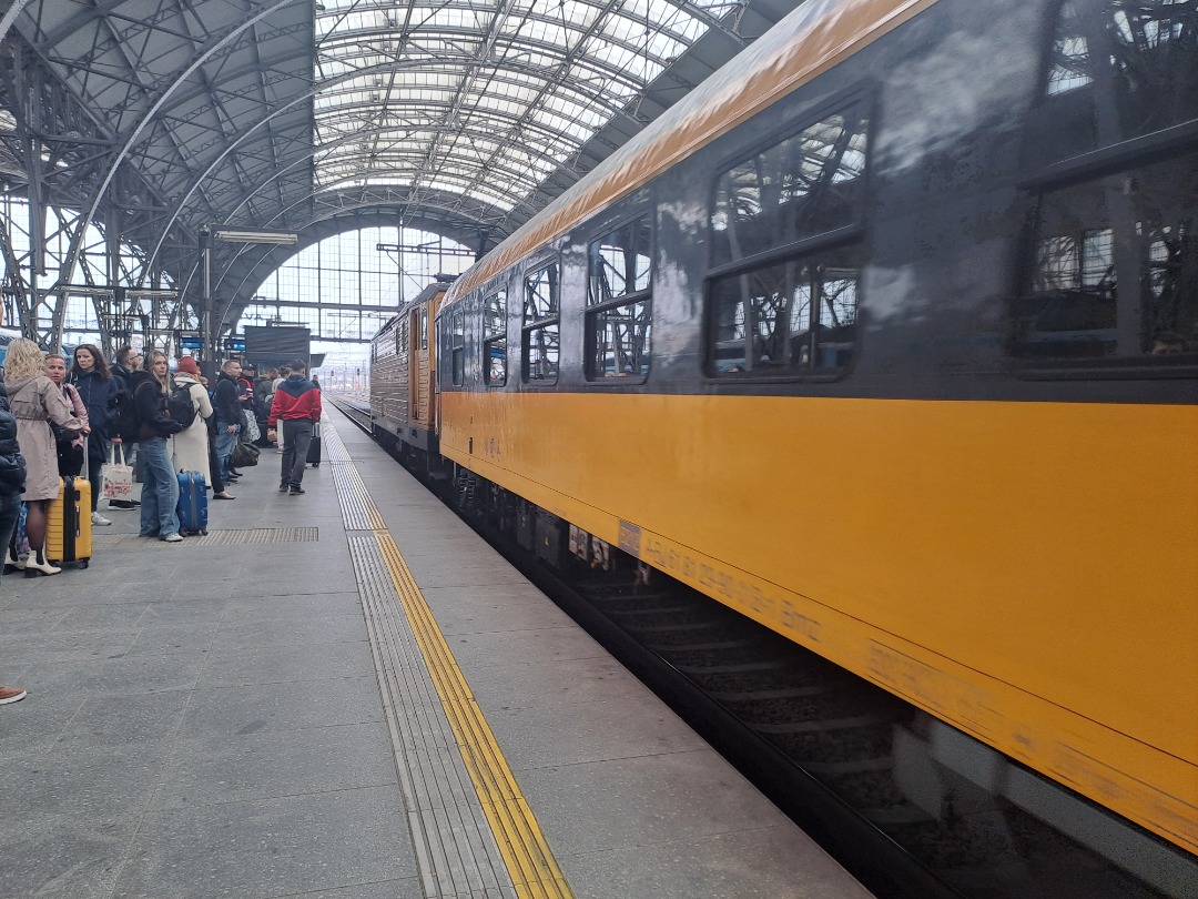 Vlaky z česka on Train Siding: I'm getting ready for my trip to Olomouc to ride the last service of the old em488 train. I'm going with this RJ 1005
RegioJet With the...