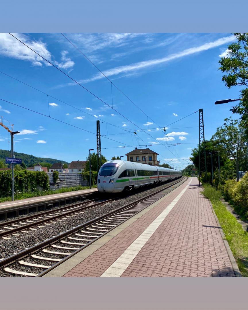 Frank Kleine on Train Siding: Rush hour in Untergrombach today while waiting for my train. First an ICE-T that started in Karlsruhe just minutes ago on its way
to...
