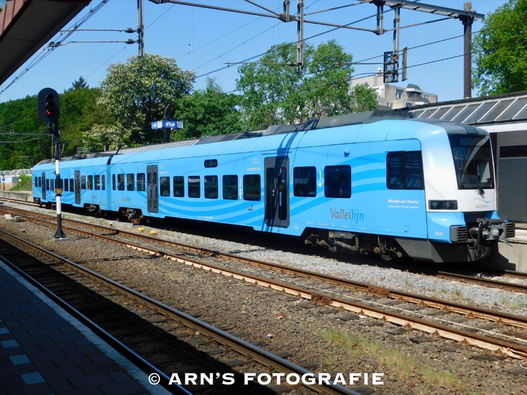 Arn Hagen on Train Siding: Het Connexxion treinstel 5035 (Protus) staat klaar op Ede-Wageningen als Stoptrein 31330 naar Amersfoort Centraal.