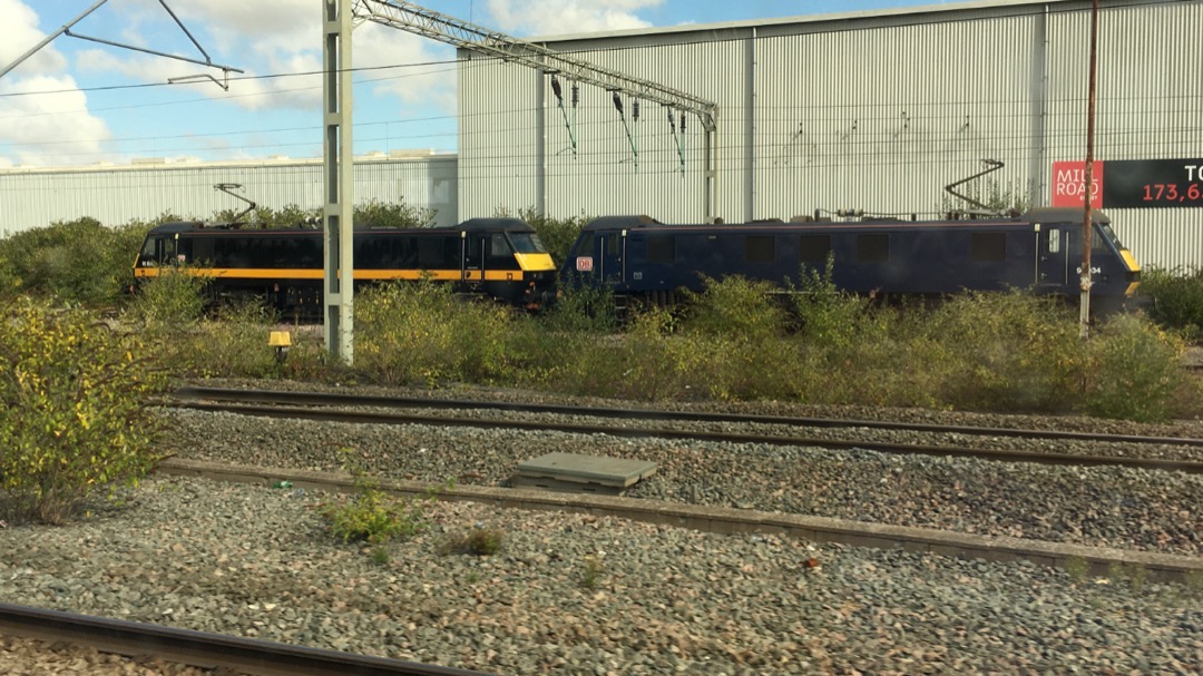 George on Train Siding: A little treat at Rugby today, passing through we saw 90026, 90034, 90037 & 90024! After arriving into London, I'll be going on
the tube to...