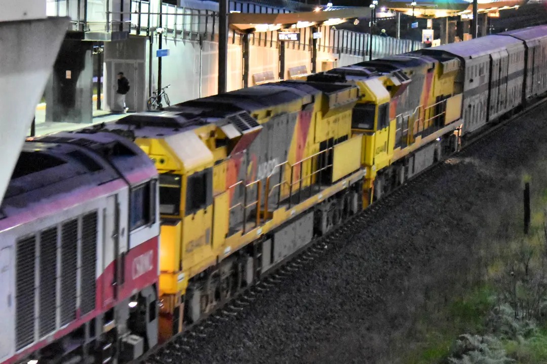 Shawn Stutsel on Train Siding: SCT's CSR013, CSR022, CSR003 and CSR002, along with Aurizon's ACB4403 and ACB4404 (DA) rolls through Williams Landing,
Melbourne at dusk...