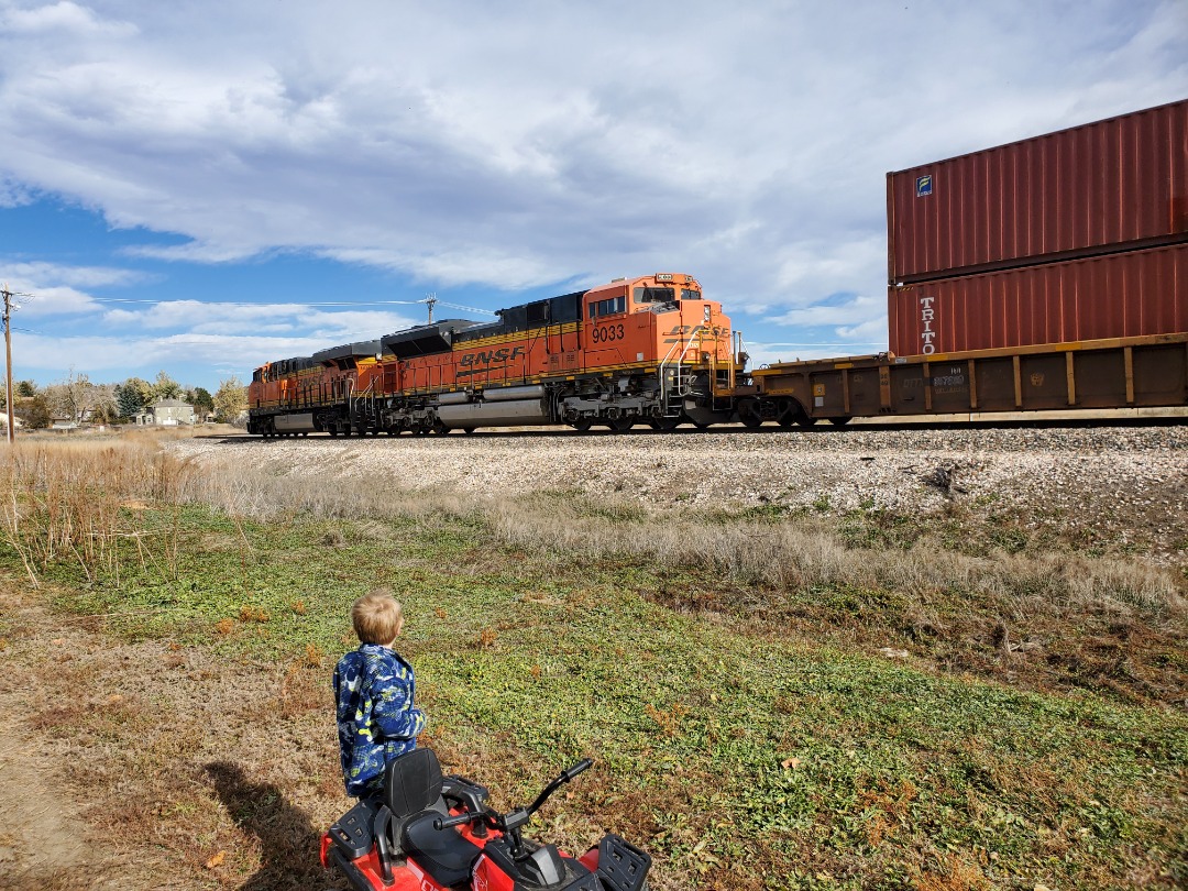 quirkphotoandmedia on Train Siding: Only one photo today as I only had my phone on me. But I am so glad my 5 year old still likes looking at trains with me. He
may...