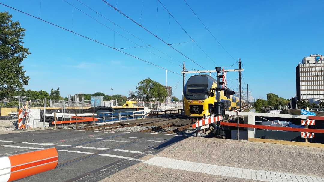 Arthur de Vries on Train Siding: #trainspotting at the level crossing in Rijswijk (The Netherlands) while I still can. In a couple of years the level crossing
will be...