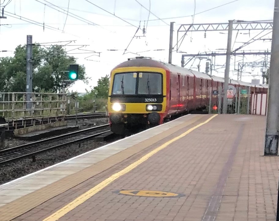 k unsworth on Train Siding: Royal Mail Class 325 325013 passes through Wigan North Western last evening. Sorry for the blurring but she had a shift on!😂