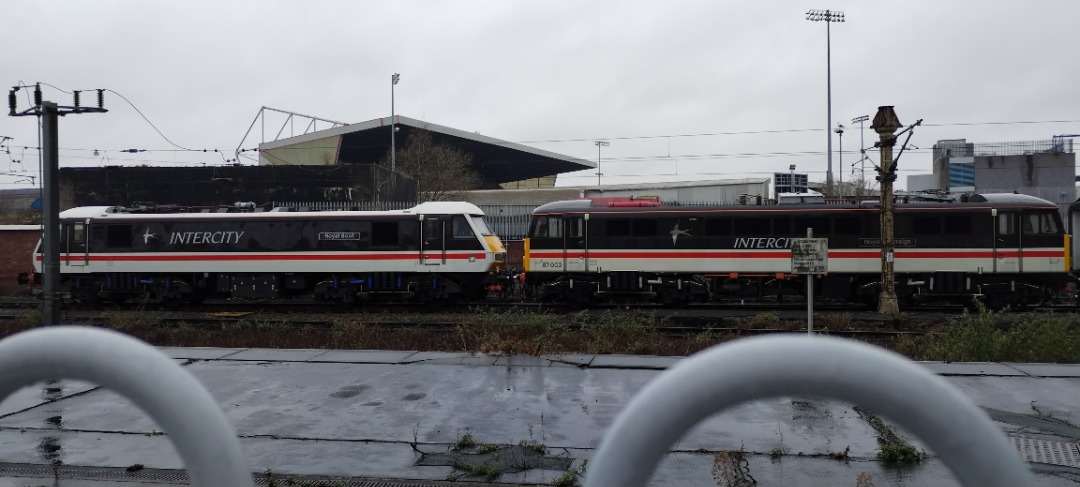TrainGuy2008 🏴󠁧󠁢󠁷󠁬󠁳󠁿 on Train Siding: Went out to Crewe today, managed to get some pictures of a 56 during the day at last, saw 46115 (and
almost...
