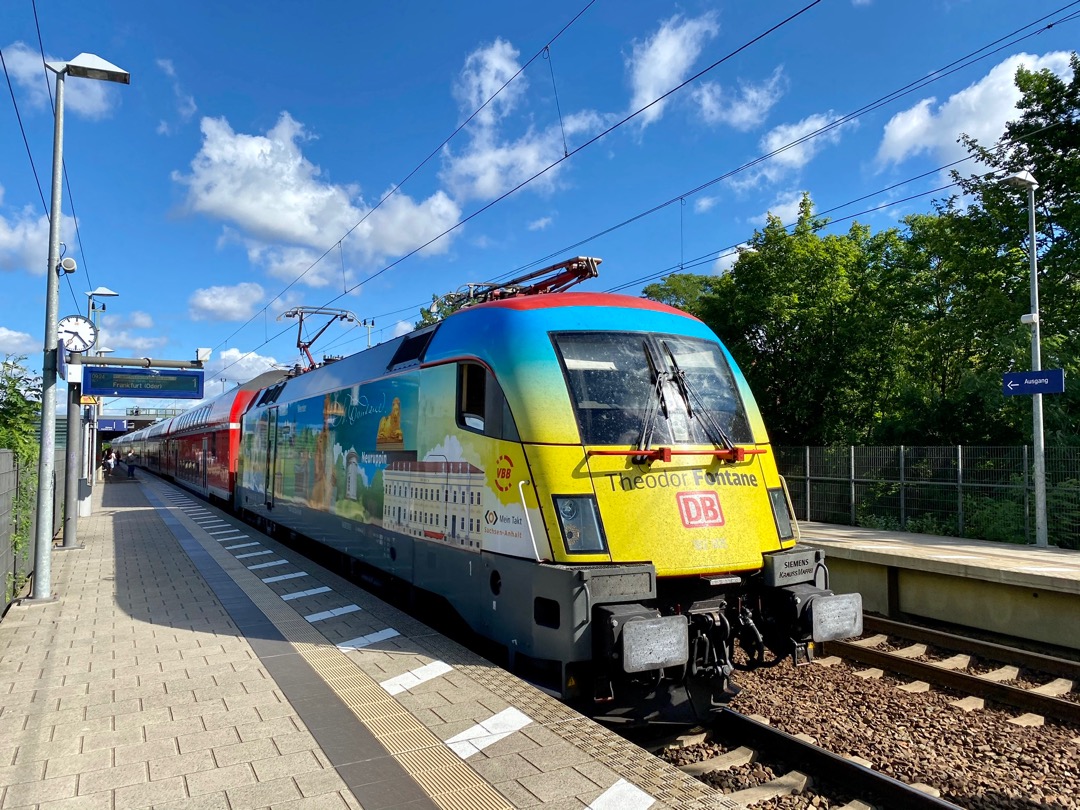 Frank Kleine on Train Siding: A class 182 working RE 1 from Magdeburg to Frankfurt(Oder) in the morning sun at Erkner station.
