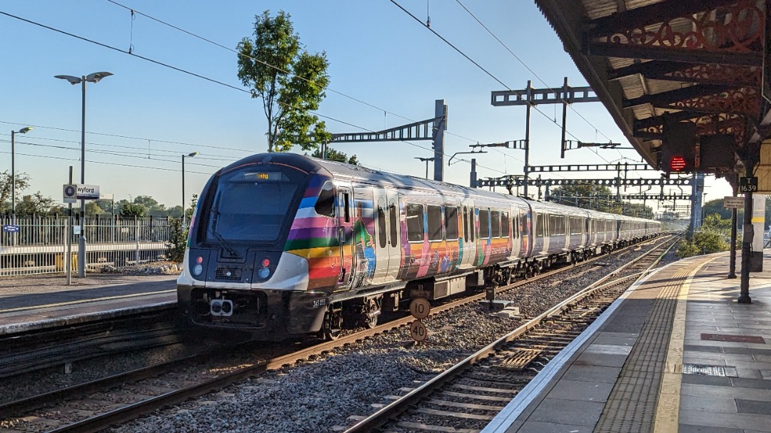 Stephen Hack on Train Siding: Elizabeth Line's Trainbow 345055 leaves Twyford, the penultimate stop on its journey this evening, working 9R78 1646 Abbey
Wood to Reading.